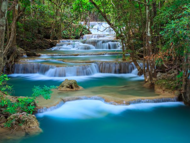 Фотообои Плавная водная лестница