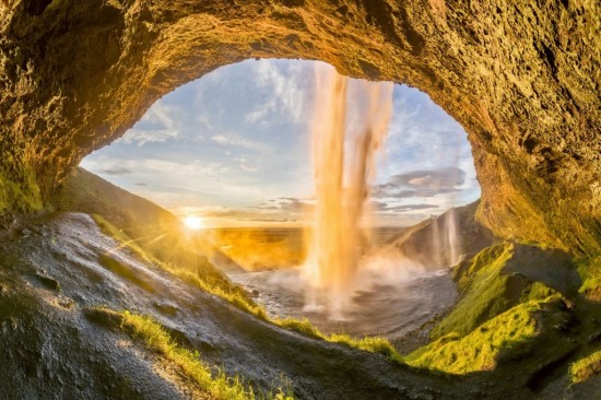 Фотообои Водопад в скале