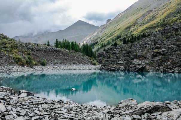 Фотообои Водоём у камней