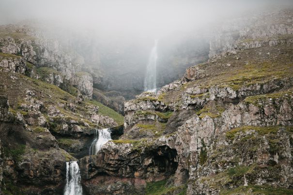 Фотообои Пасмурные каменные спуски